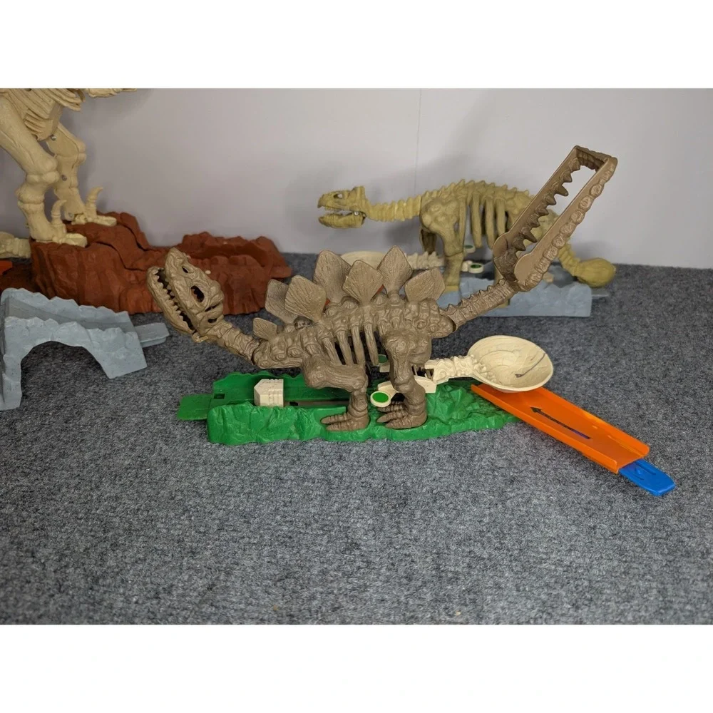 Lot Of 4 2008 Hot‎ Wheels Trick Track Dinosaur Pieces Mattel T-Rex Stegosaurus